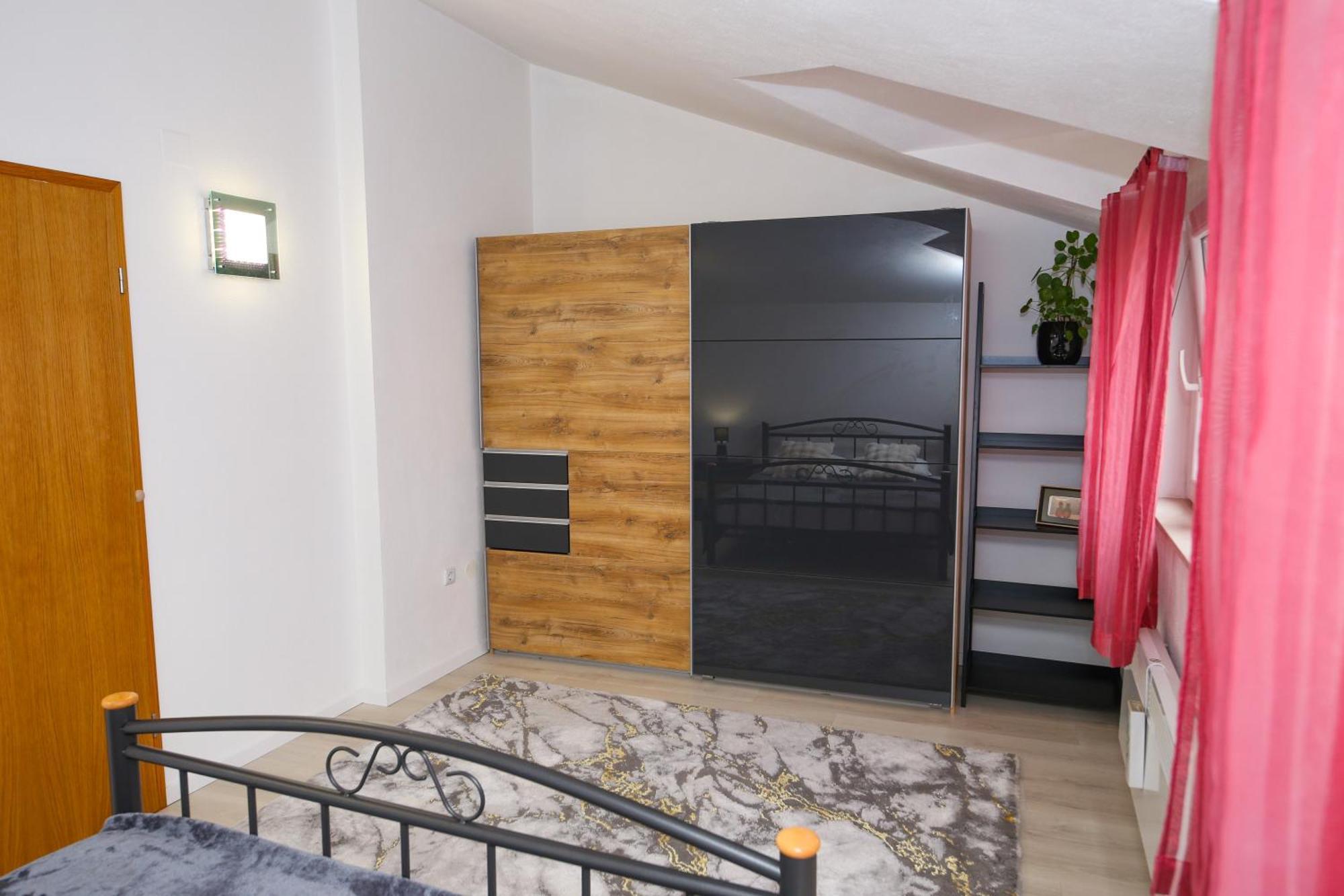 Apartments Vaska โตรกีร์ ภายนอก รูปภาพ