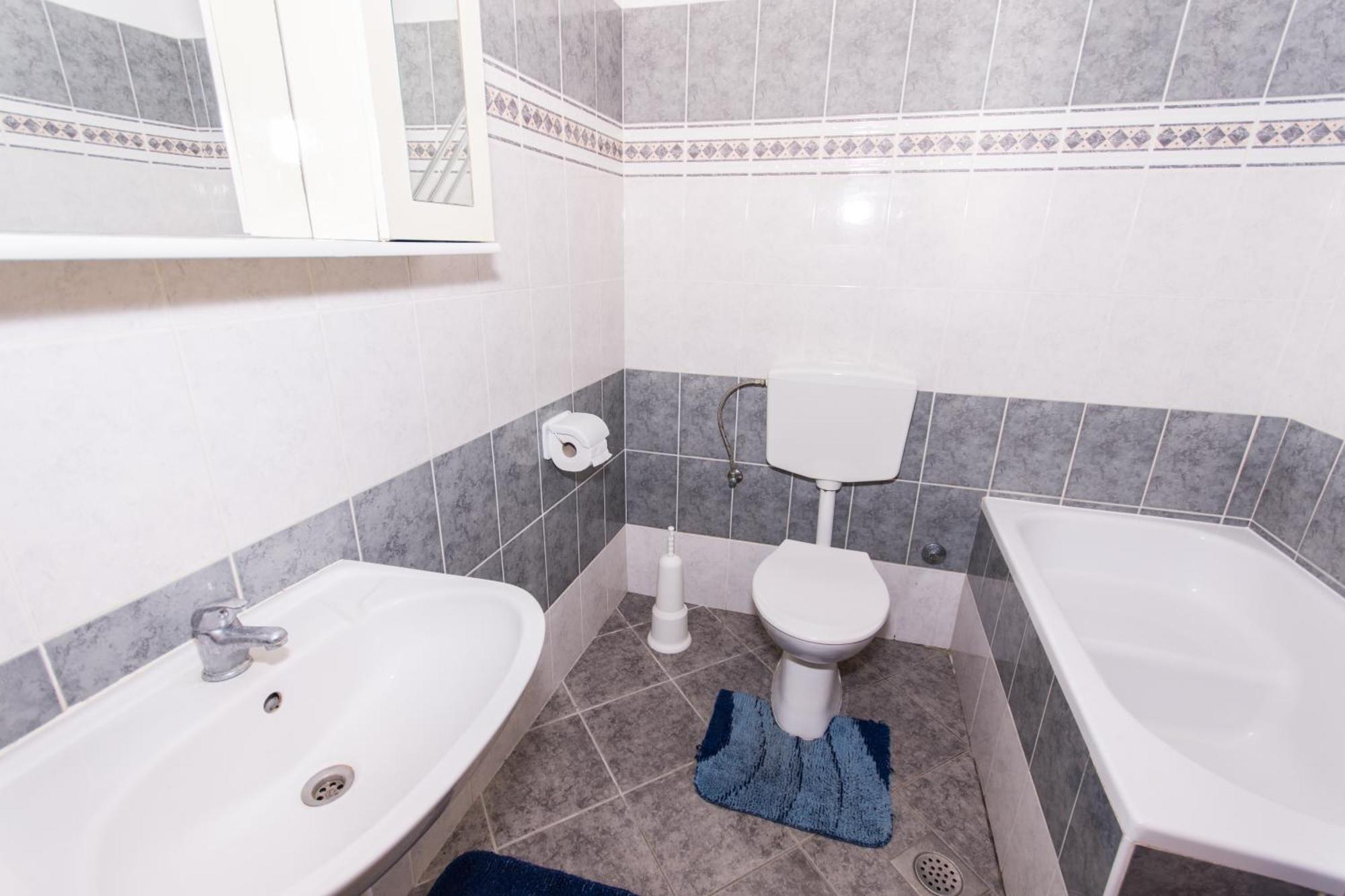 Apartments Vaska โตรกีร์ ภายนอก รูปภาพ