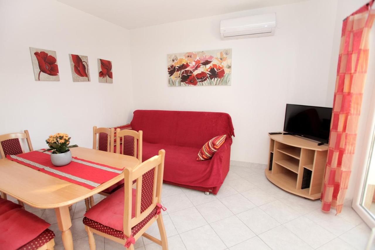 Apartments Vaska โตรกีร์ ภายนอก รูปภาพ