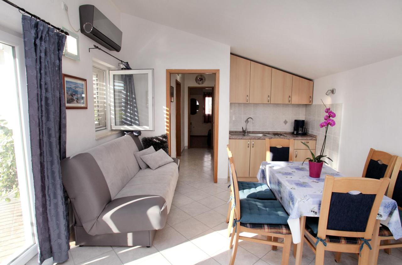 Apartments Vaska โตรกีร์ ภายนอก รูปภาพ